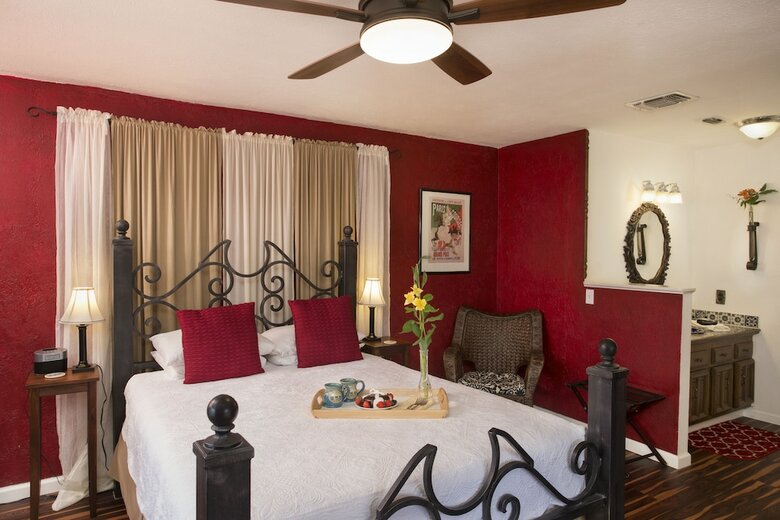 The Lakehouse Bed & Breakfast