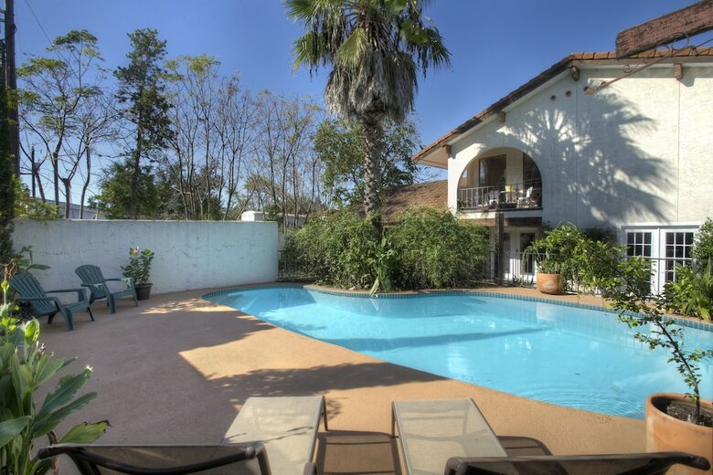 The Lakehouse Bed & Breakfast