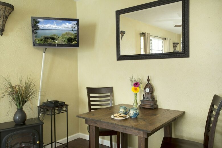 The Lakehouse Bed & Breakfast