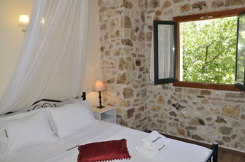 Adamantia Hotel