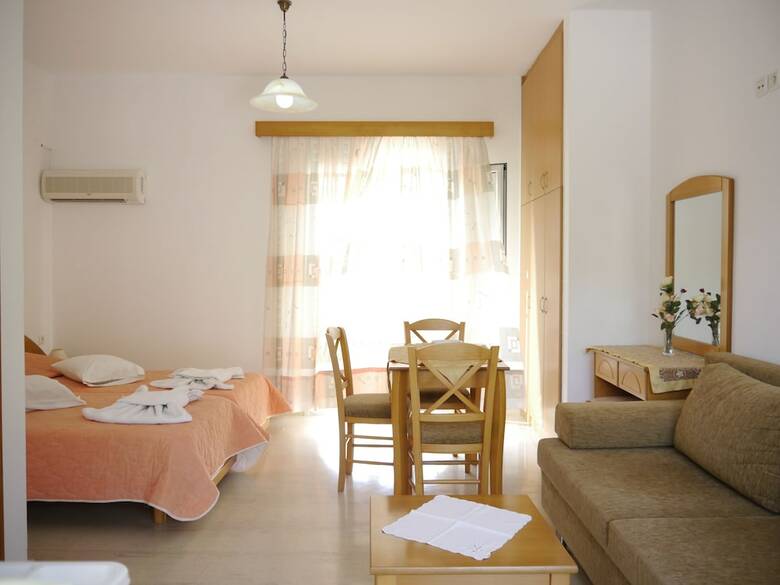 Apartamentos Tria Adelphia