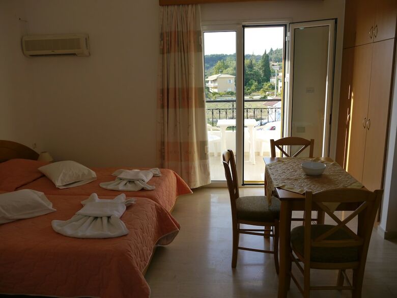 Apartamentos Tria Adelphia