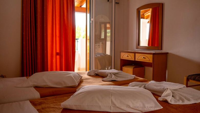 Apartamentos Tria Adelphia