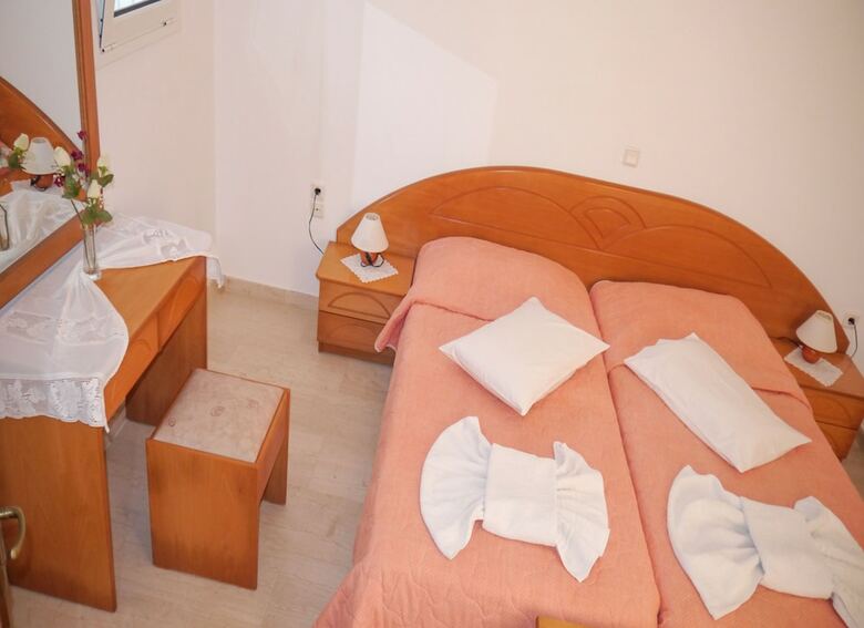 Apartamentos Tria Adelphia