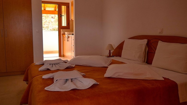 Apartamentos Tria Adelphia