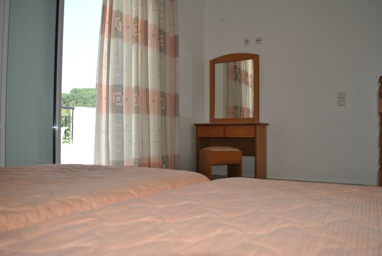 Apartamentos Tria Adelphia