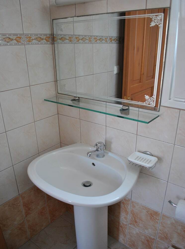 Apartamentos Tria Adelphia