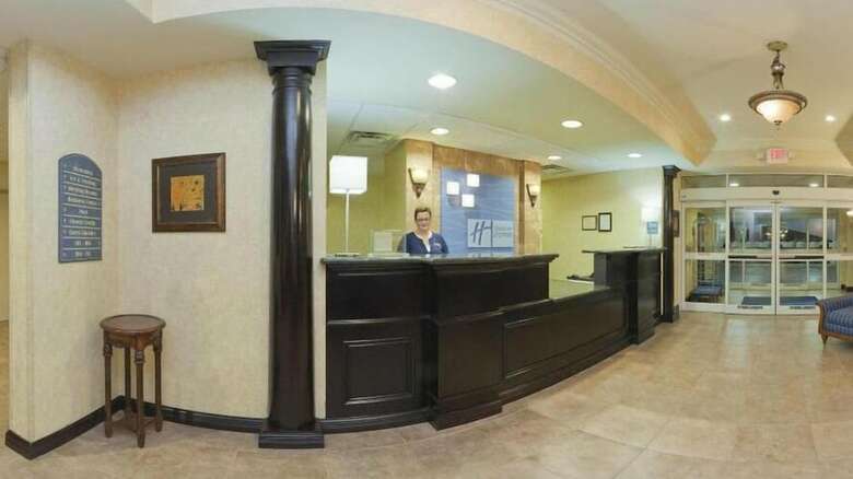 Holiday Inn Express Hotel & Suites Frankfort