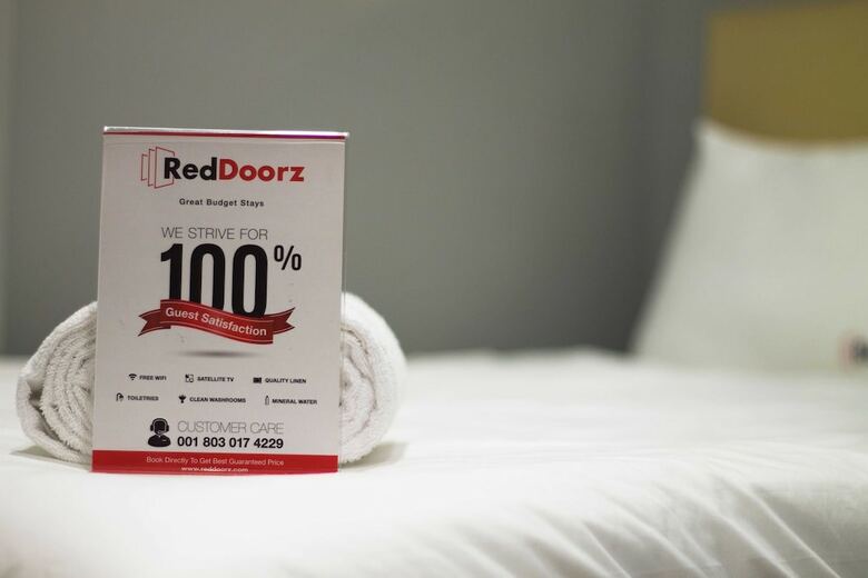 Hotel Reddoorz Plus @ Jalan Pemuda Jakarta