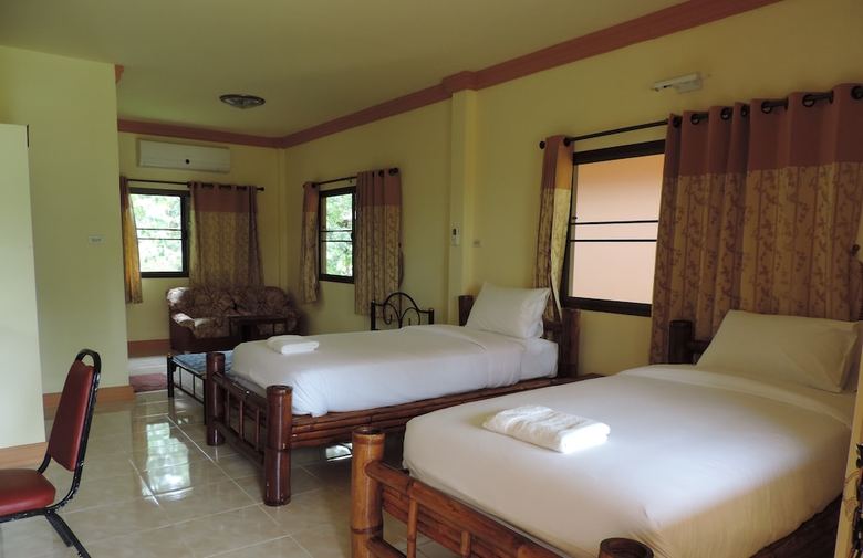 Hotel Khunnam Rimtarn Resort