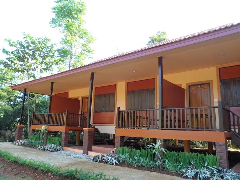 Hotel Khunnam Rimtarn Resort