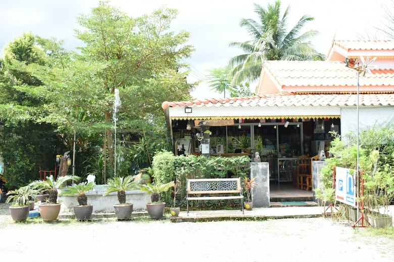 Hotel Chiang Rai Khuakrae Resort