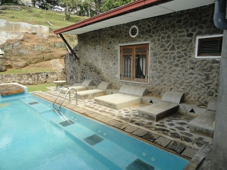 Hotel Serendip Stone Bungalow