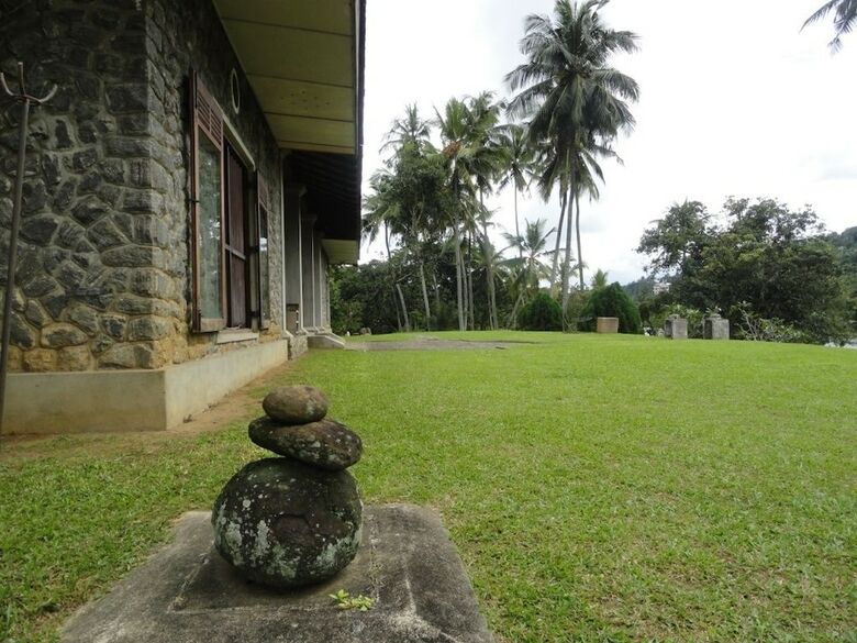 Hotel Serendip Stone Bungalow