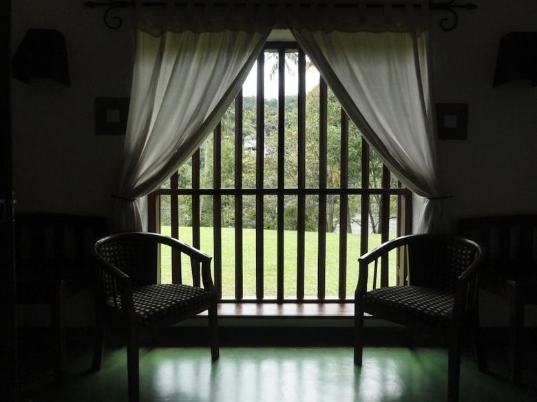 Hotel Serendip Stone Bungalow