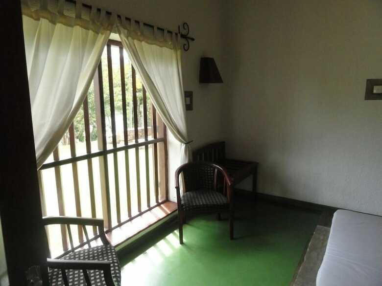 Hotel Serendip Stone Bungalow