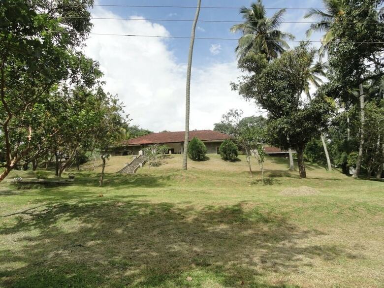 Hotel Serendip Stone Bungalow