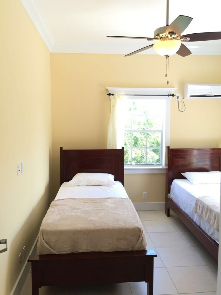 Mangrove Cay Sea View Villas