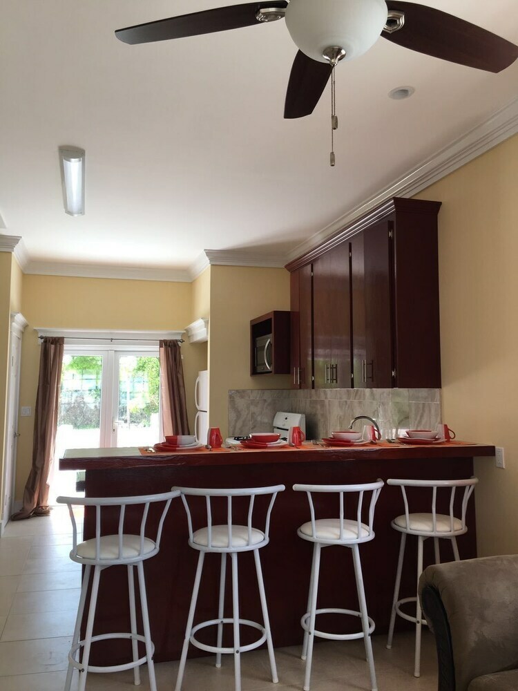 Mangrove Cay Sea View Villas