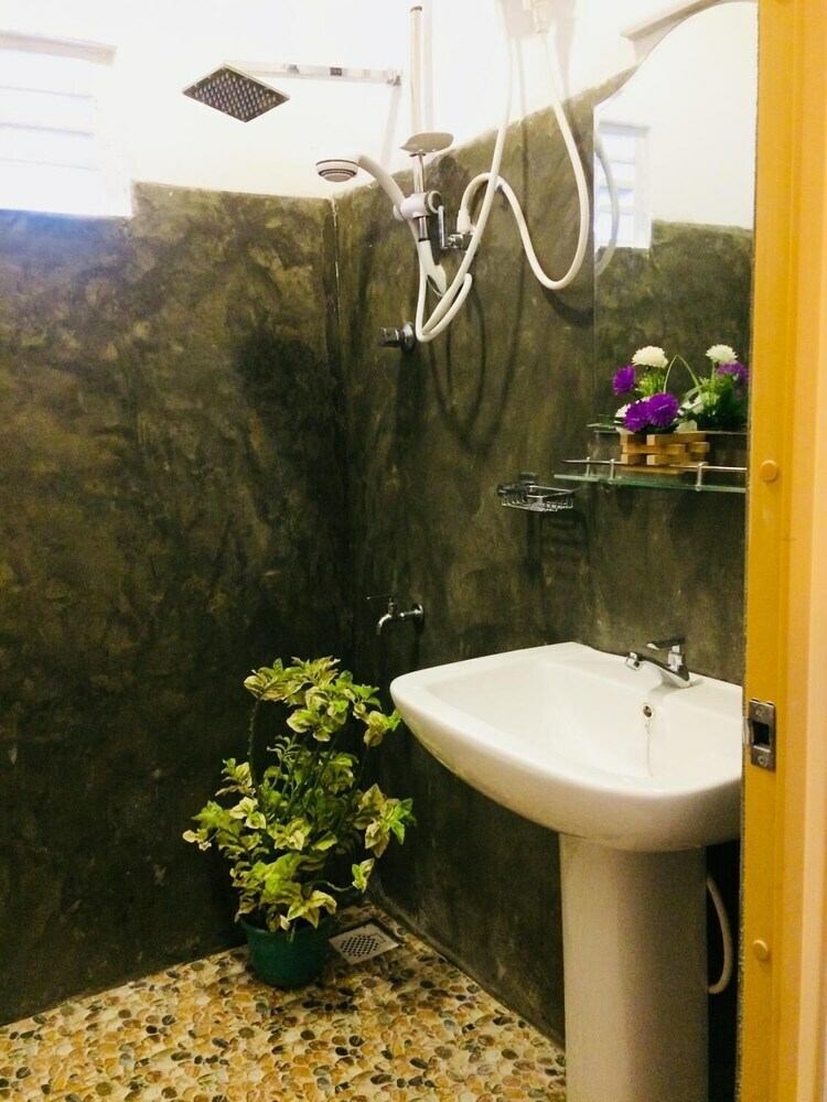 Hotel Damith Tourist Inn