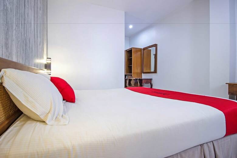 Hotel Reddoorz Plus Near Rs Hasan Sadikin
