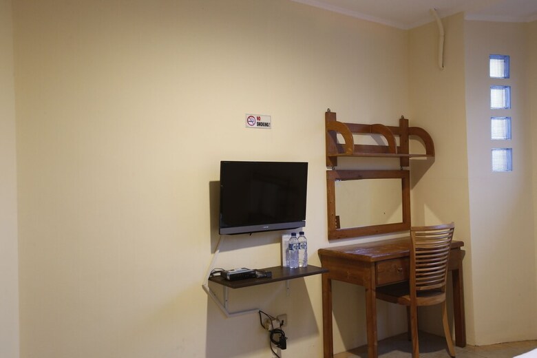 Hotel Reddoorz @ Lebak Bulus Raya 3