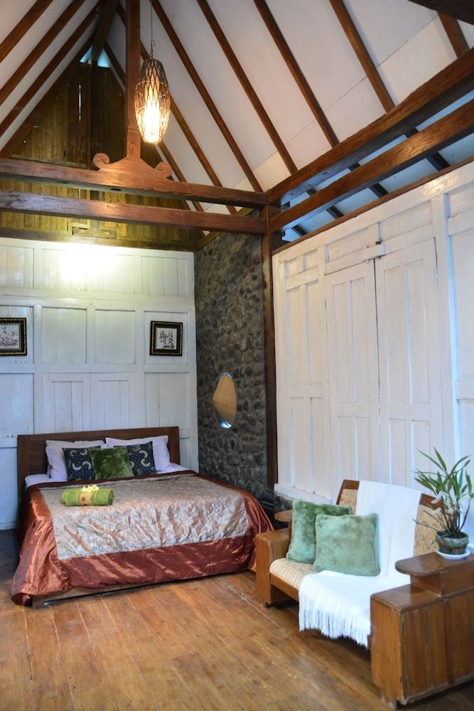 Hotel The Riverside Javanese Cottages