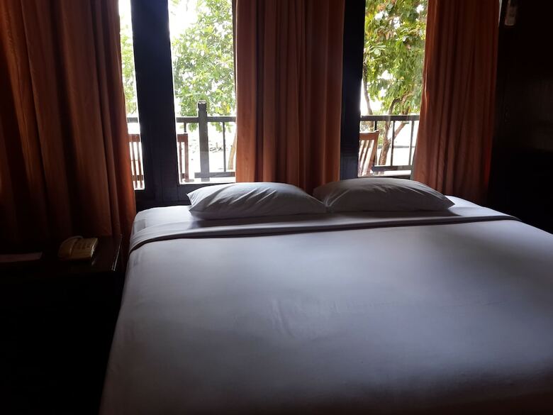 Hotel Pulau Ayer Resort And Cottages