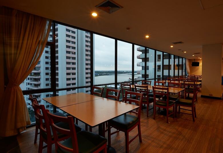 Riverine Place Hotel And Residence