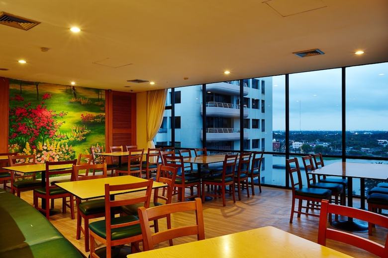 Riverine Place Hotel And Residence