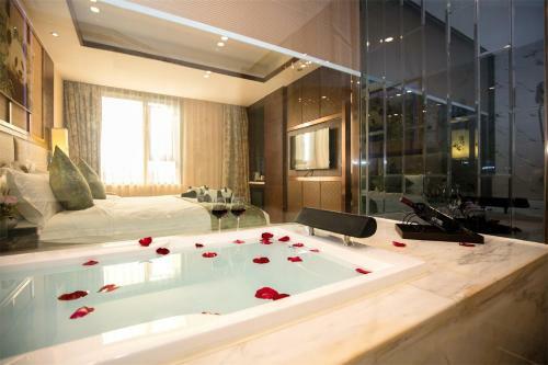 Chengdu Panda Prince Culture Hotel