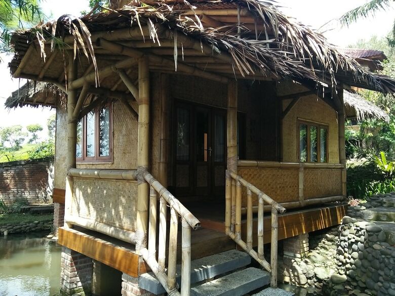 Hotel Bukit Alamanda Resort & Resto