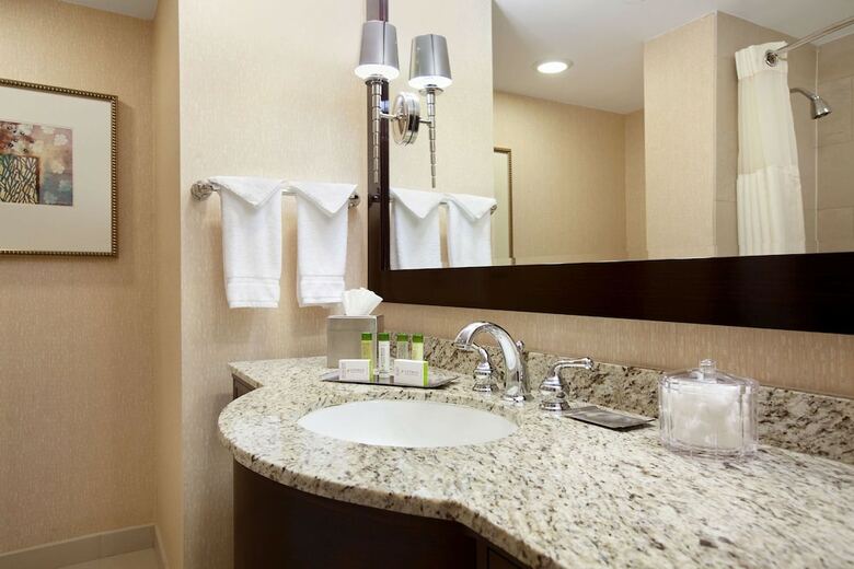 Doubletree By Hilton Hotel Boston - Bedford Glen