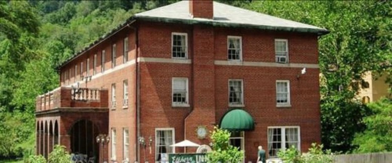 Bed & Breakfast Elkhorn Inn & Theatre
