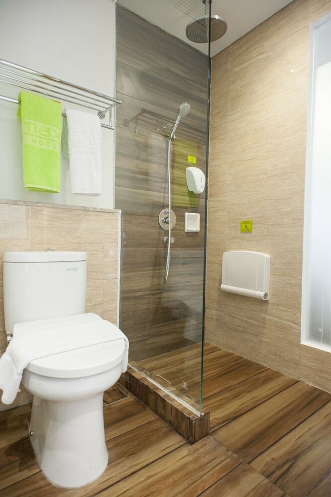 Hotel Maxonehotels At Dharmahusada - Surabaya