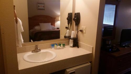 Motel Lakeshore Inn & Suites