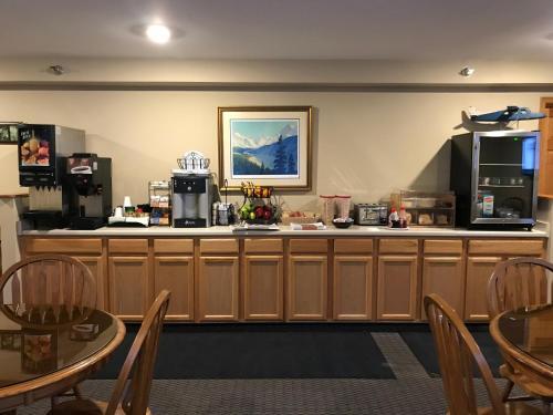 Motel Lakeshore Inn & Suites