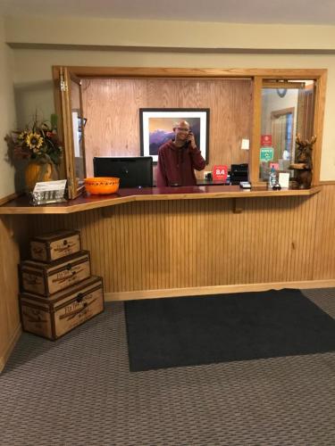 Motel Lakeshore Inn & Suites