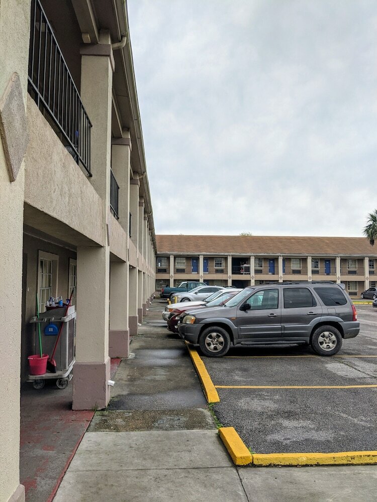 Motel Lake Houma Inn