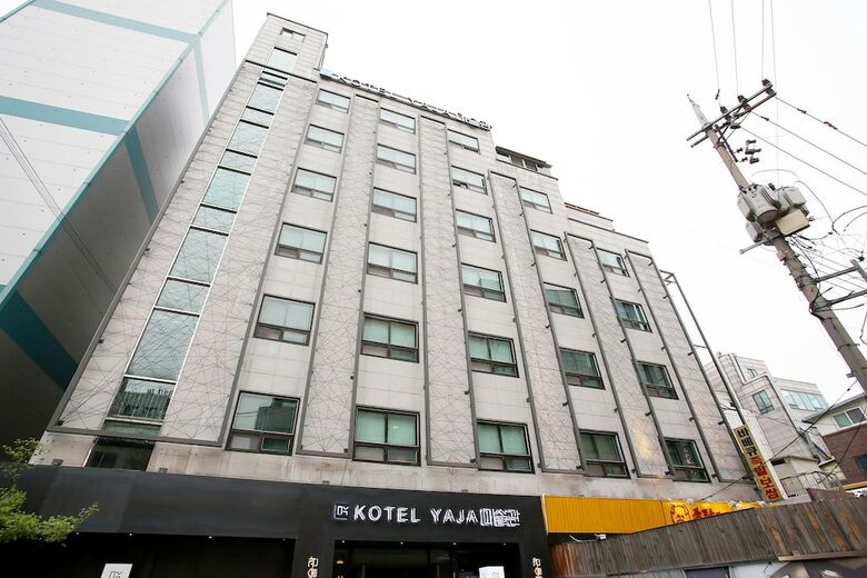 Hotel Kotel Yaja Sadang Art Gallery