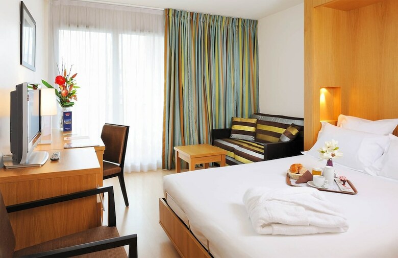 Residhome Appart Hotel Paris-massy