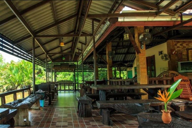 Hotel Pop Riverside Homestay