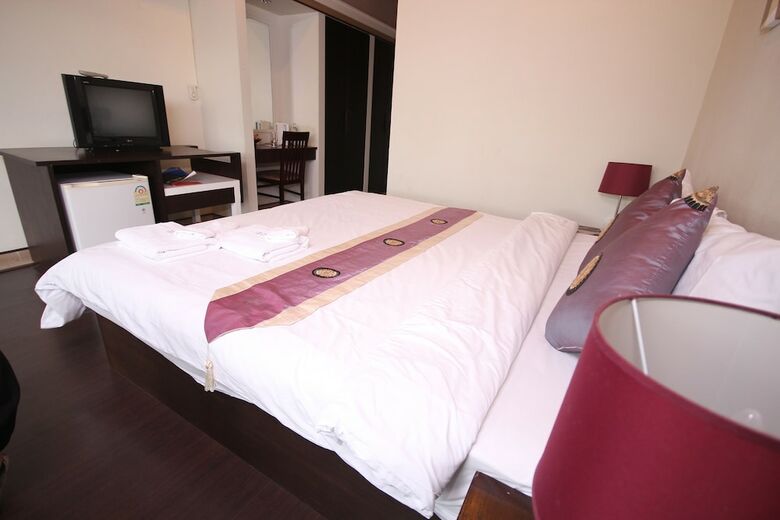 Narakul Resort Hotel