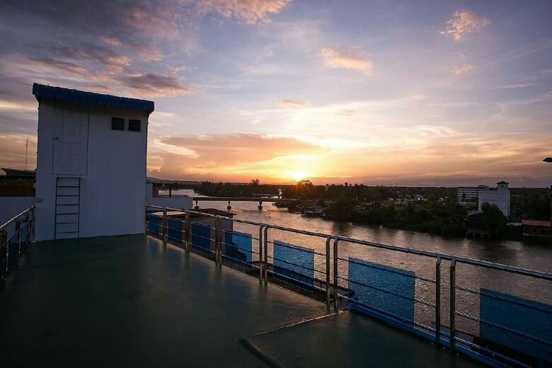 Hostal The Port Hostel By Suwatchai