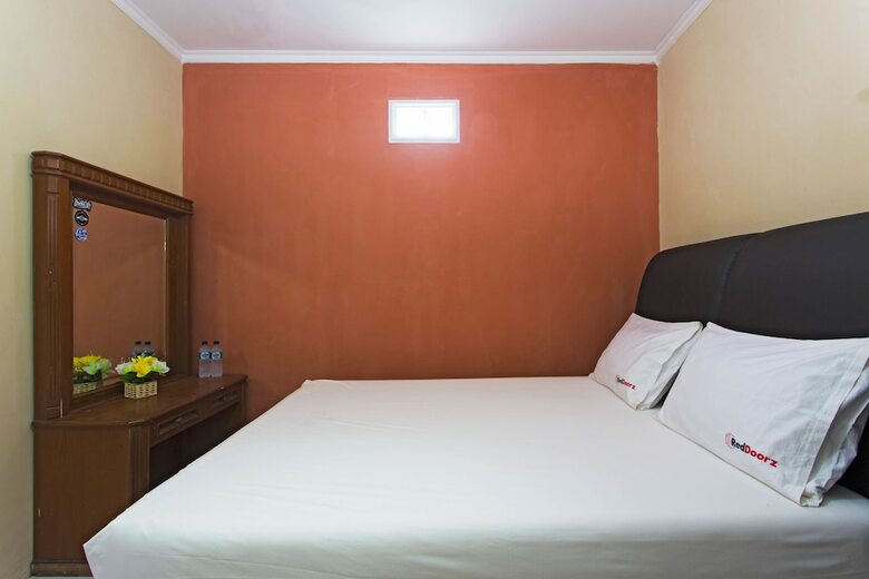 Hotel Reddoorz Pesanggrahan