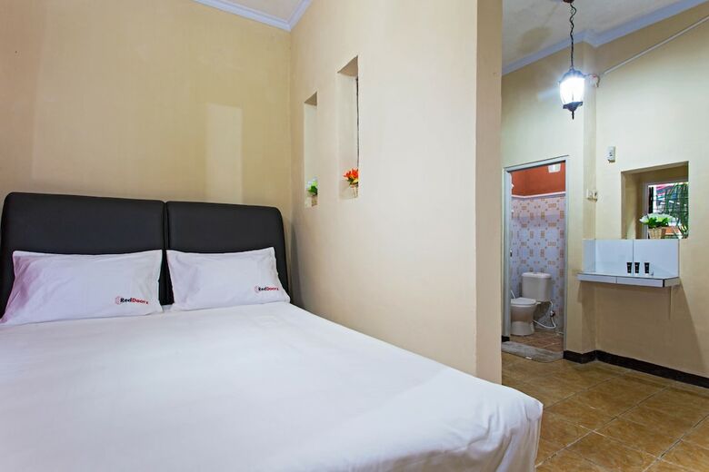 Hotel Reddoorz Pesanggrahan