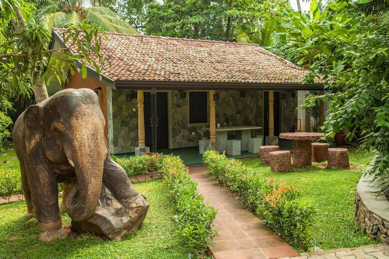 Hotel Villa Pinnawala & Restaurant
