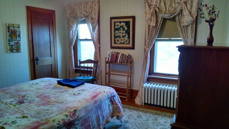 Fish & Loaves Bed And Breakfast
