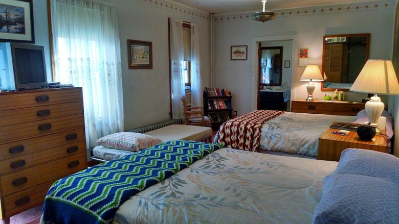 Fish & Loaves Bed And Breakfast