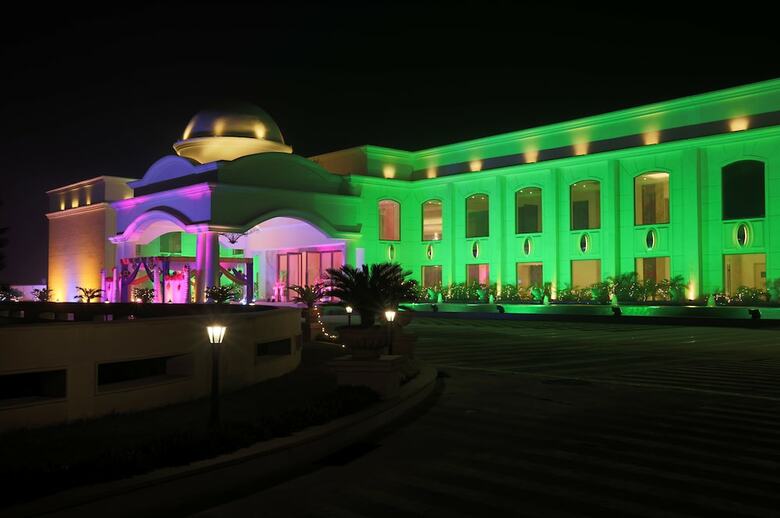Hotel Ramada By Wyndham Lucknow
